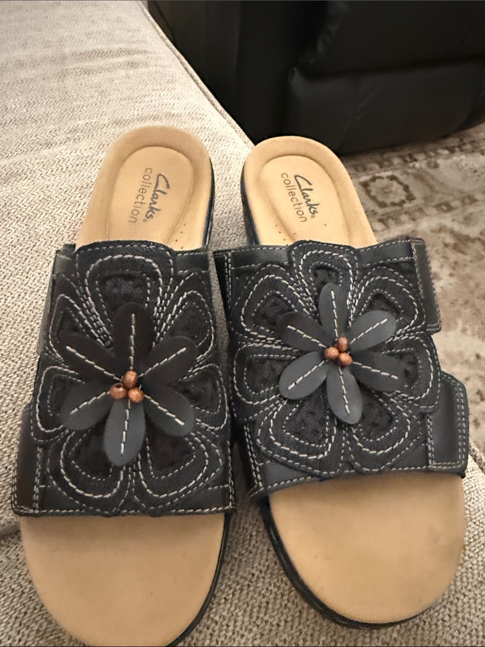 Clarks Women's Dark Black  Floral Slide Sandals
